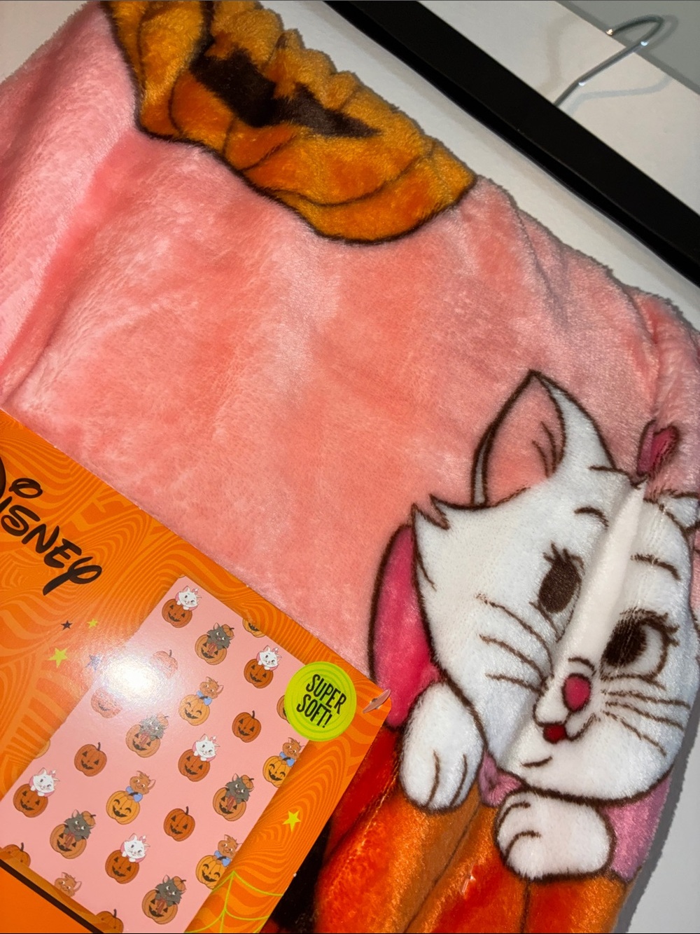 24HR DROP ⬇️ Aristocats pink plush Halloween throw blanket - Picture 2 of 5
